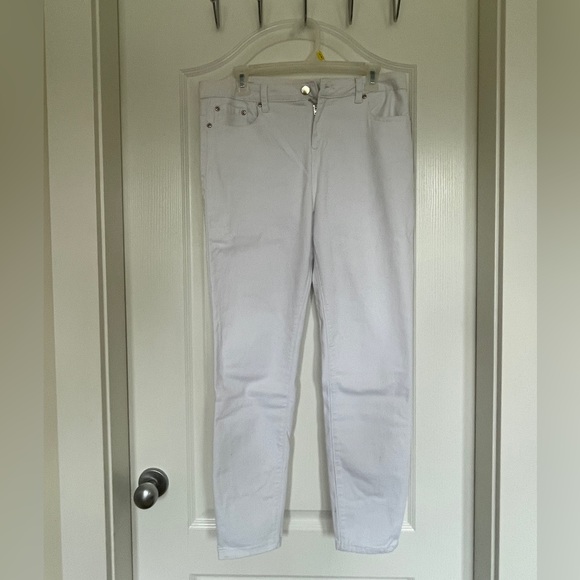 ⚡️ Forever 21 White Jeans - Picture 1 of 2